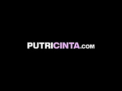 Putri Cinta's Naughty Pussy Touching
