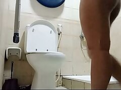 Filipina BBW Shakes Her Curvy Ass While Cleaning Dirty Toilet
