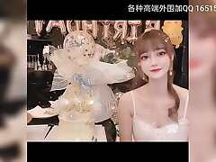 Caring Flight Attendant Offers Car Repair Services
